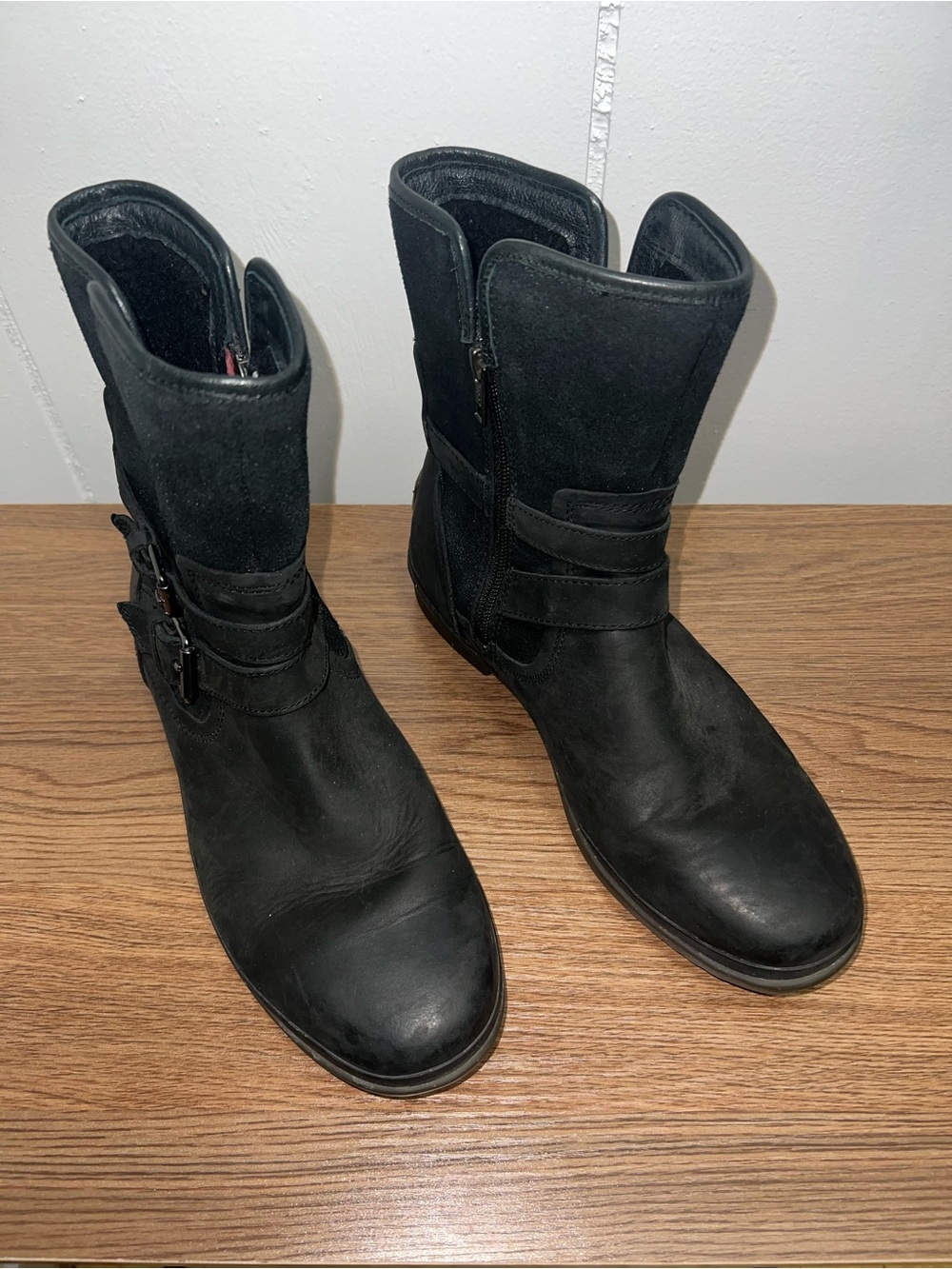UGG Simmens Boot 1008439 Women Sz 9 Black Waterproof Leather Harness - Picture 5 of 10